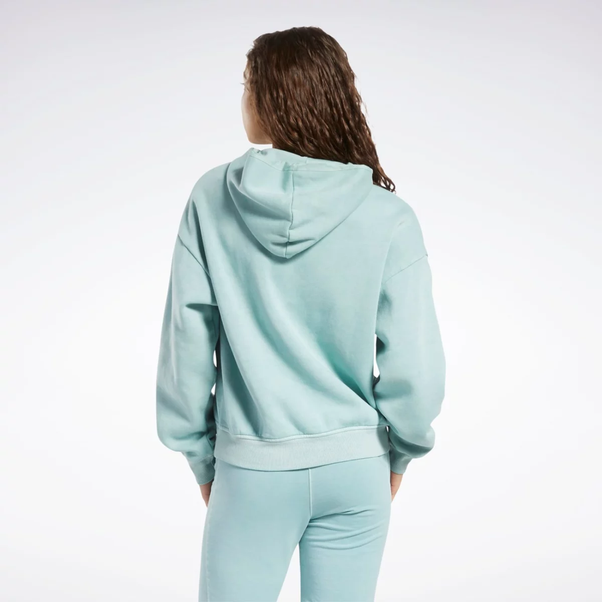 hk4946_4_apparel_on-model_back-view_grey-huge-665791ff2209a
