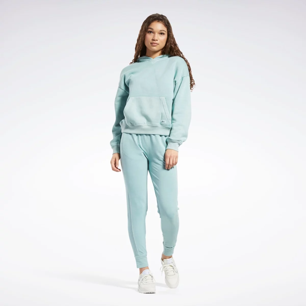 hk4946_6_apparel_on-model_standard-outfit-view_grey-huge-6657920210cd0