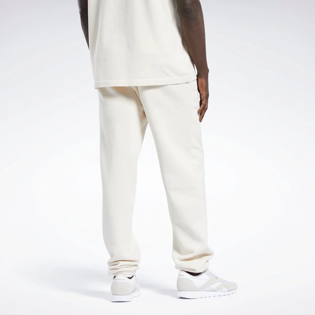 gs9157_app_on-model_back_gradient-huge-665765cd905ad