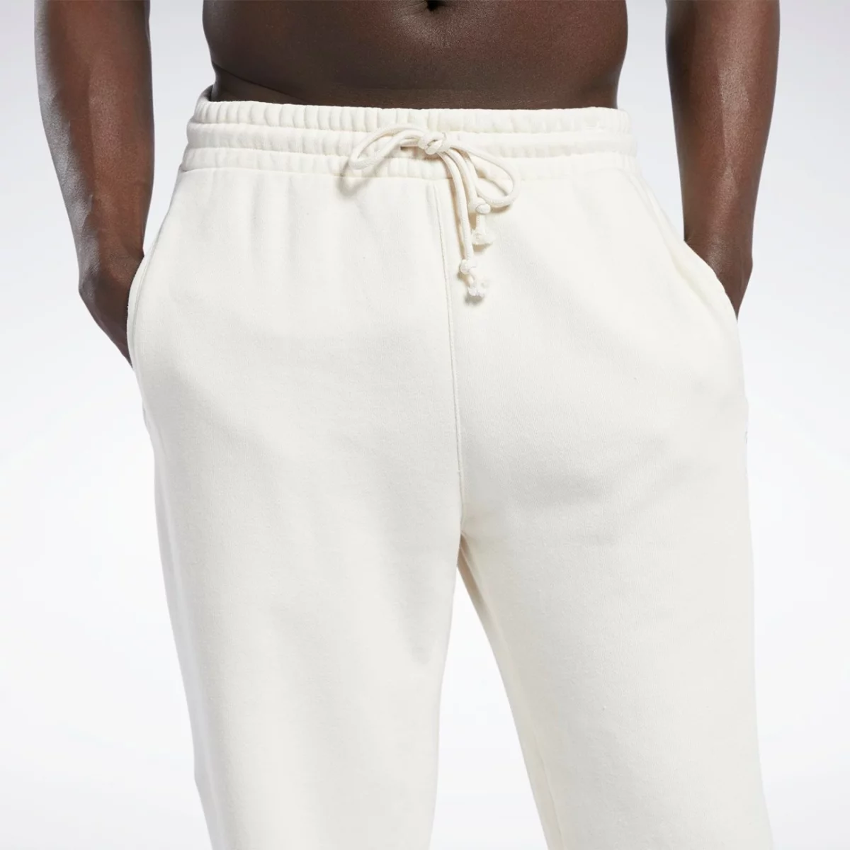 gs9157_app_on-model_detail-2_gradient-huge-665765d23fe35
