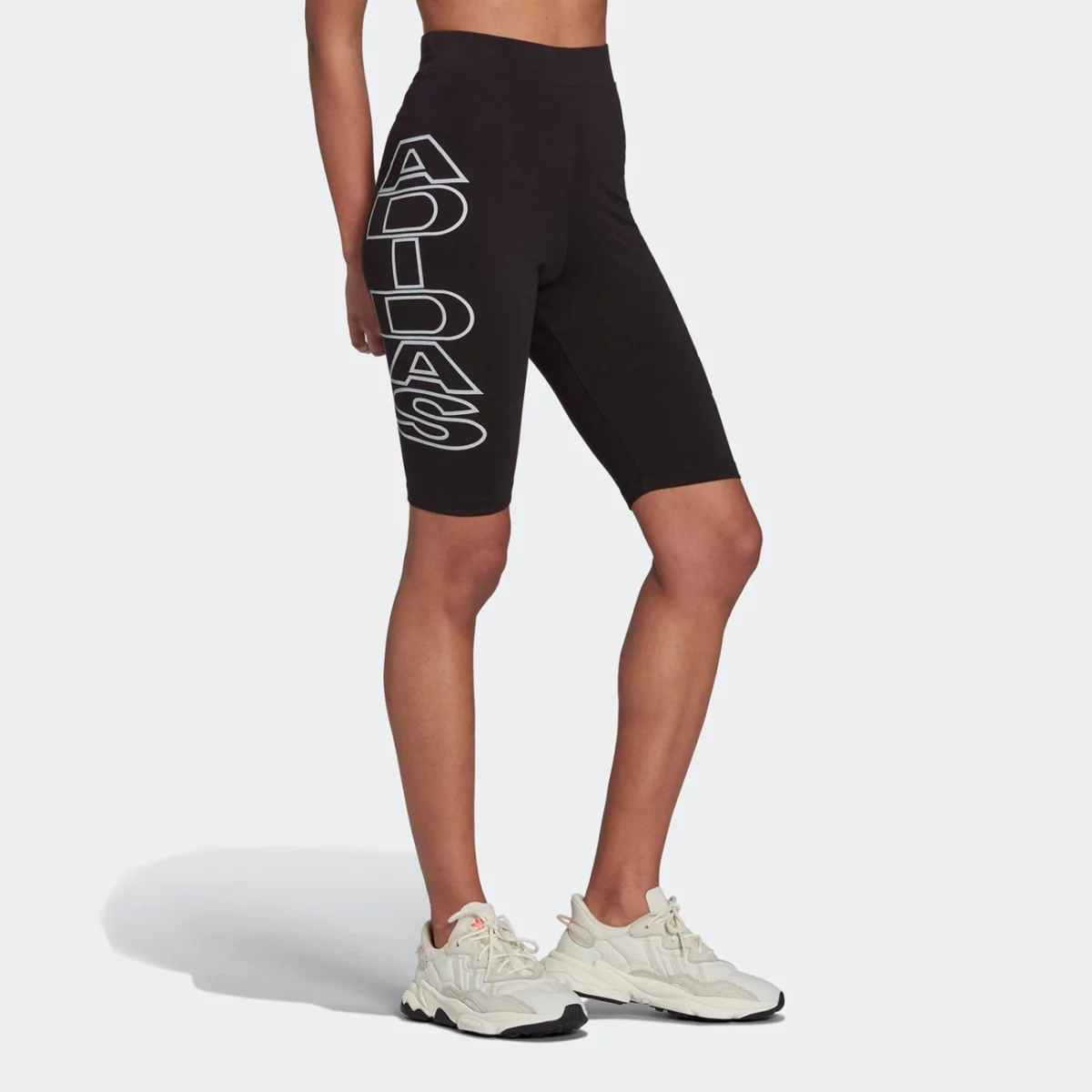 h20248_app_on-model_walking_gradient-huge-66576274807ad