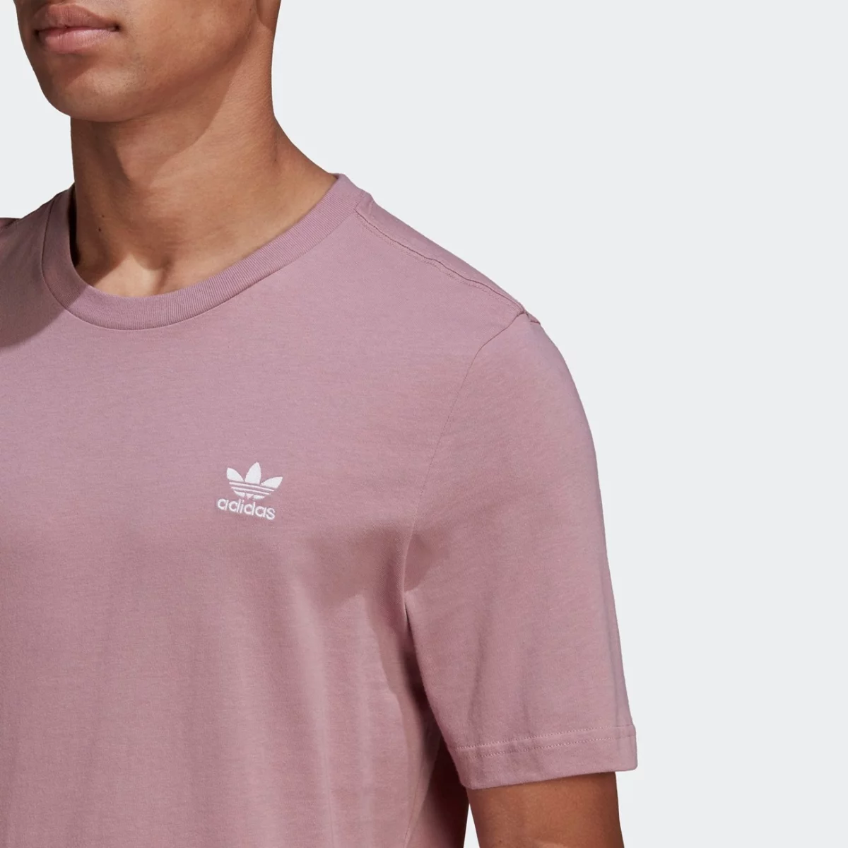 he9444_app_on-model_detail-1_gradient-huge-665776f302bda