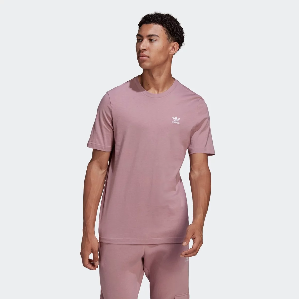 he9444_app_on-model_standard_gradient-huge-665776eecb224