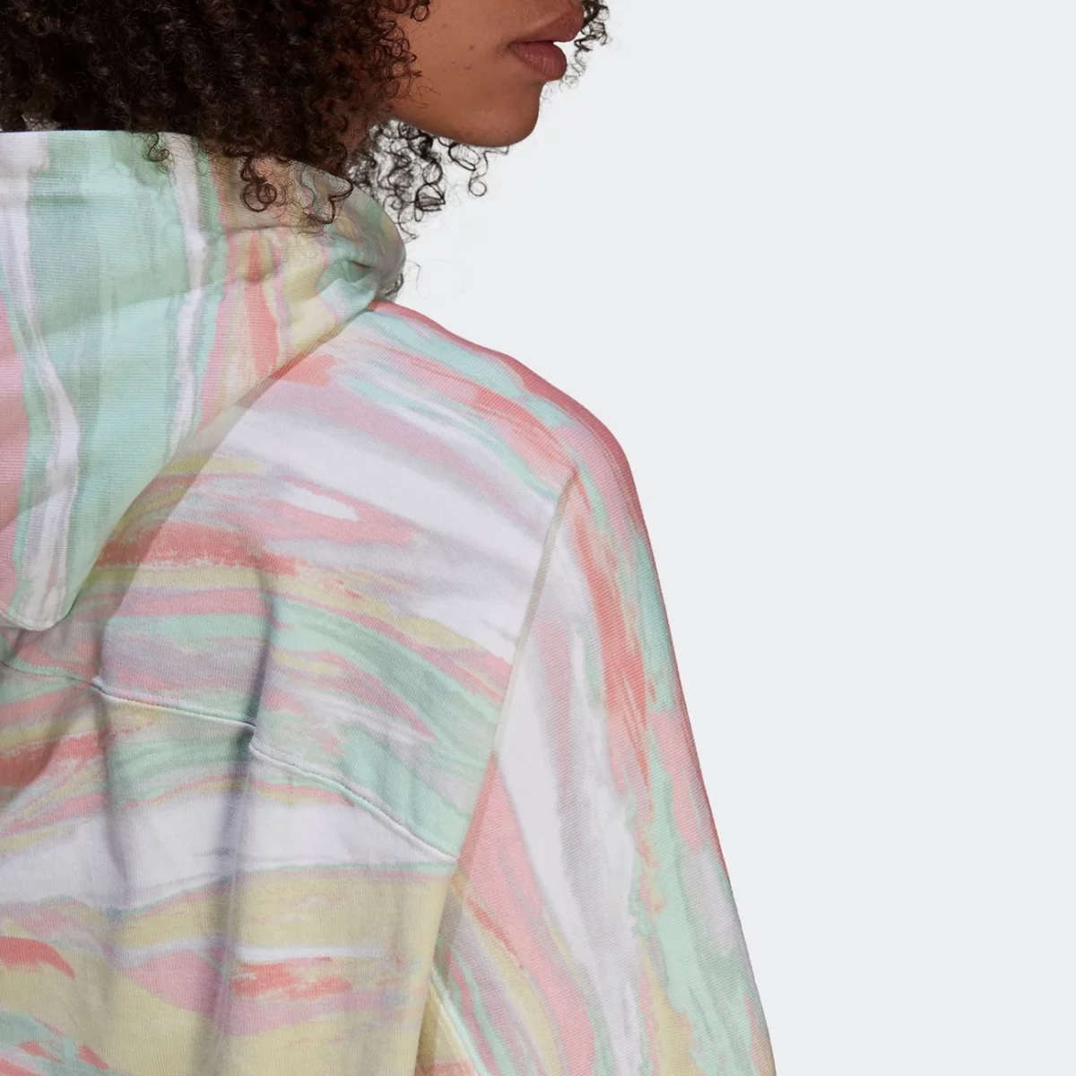 gn4292_app_on-model_detail-2_gradient-huge-6657530e5b3f3