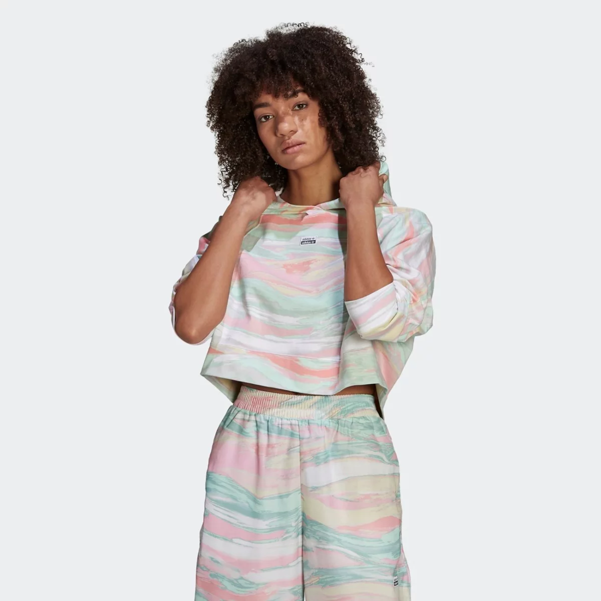 gn4292_app_on-model_standard_gradient-huge-66575316ea398
