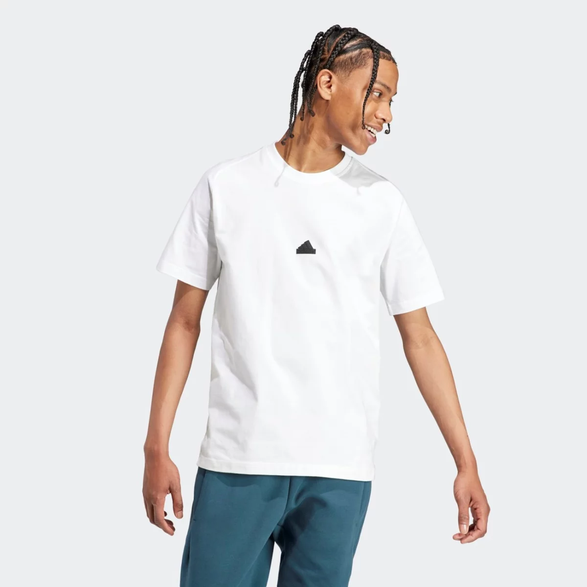 il9470_3_apparel_on-model_standard-view_grey-huge-6657a5b52c3f2