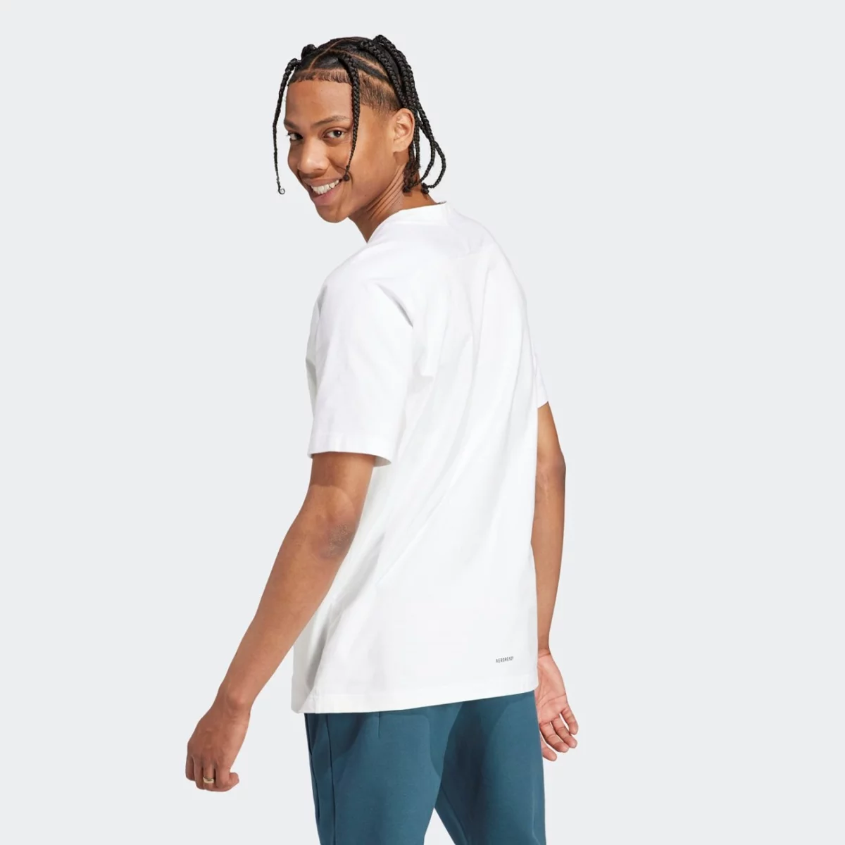 il9470_5_apparel_on-model_back-view_grey-huge-6657a5b6e947a