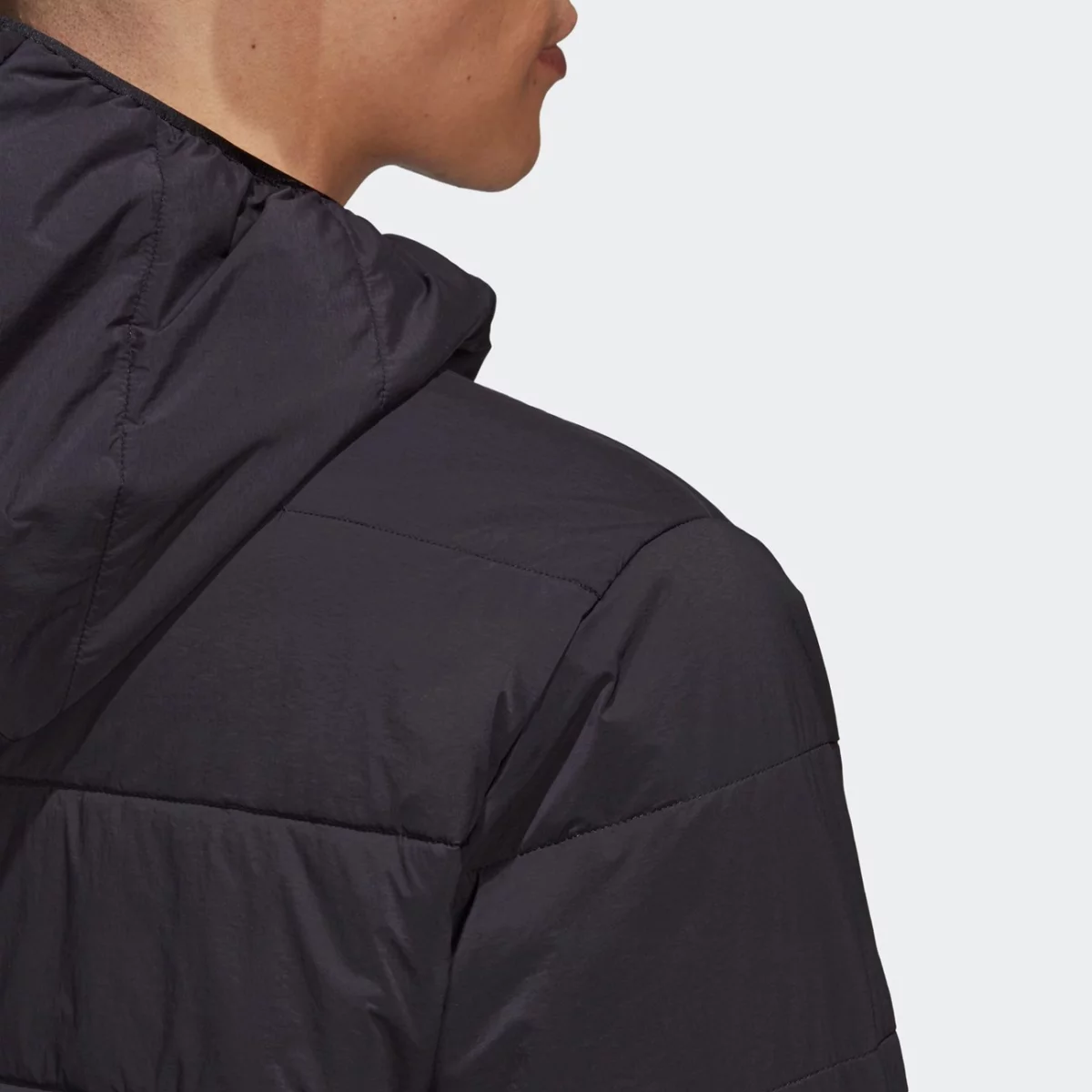 ge1342_app_on-model_detail-3_gradient-huge-6657483c53140