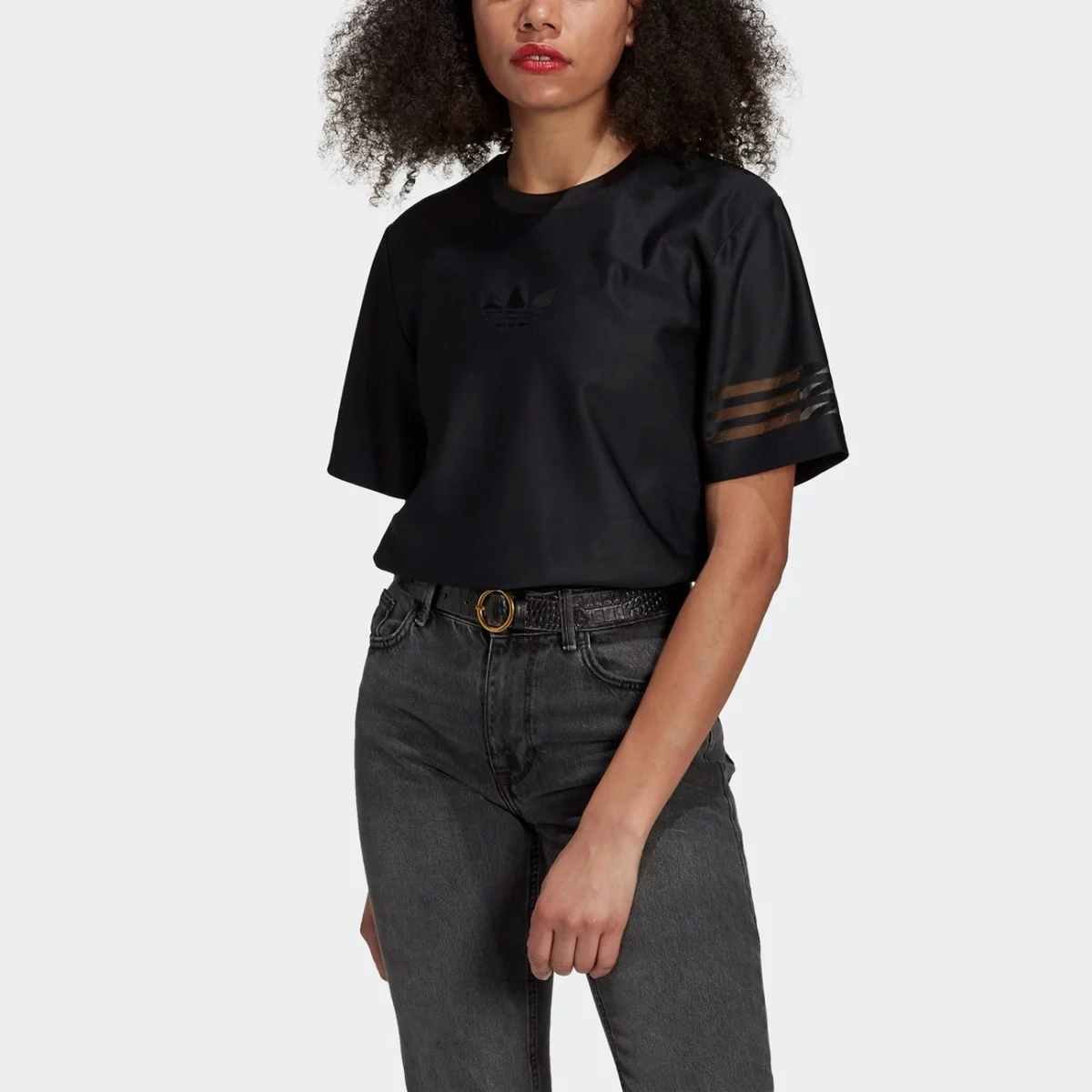 gn3208_app_on-model_front_gradient-huge-665756771386c