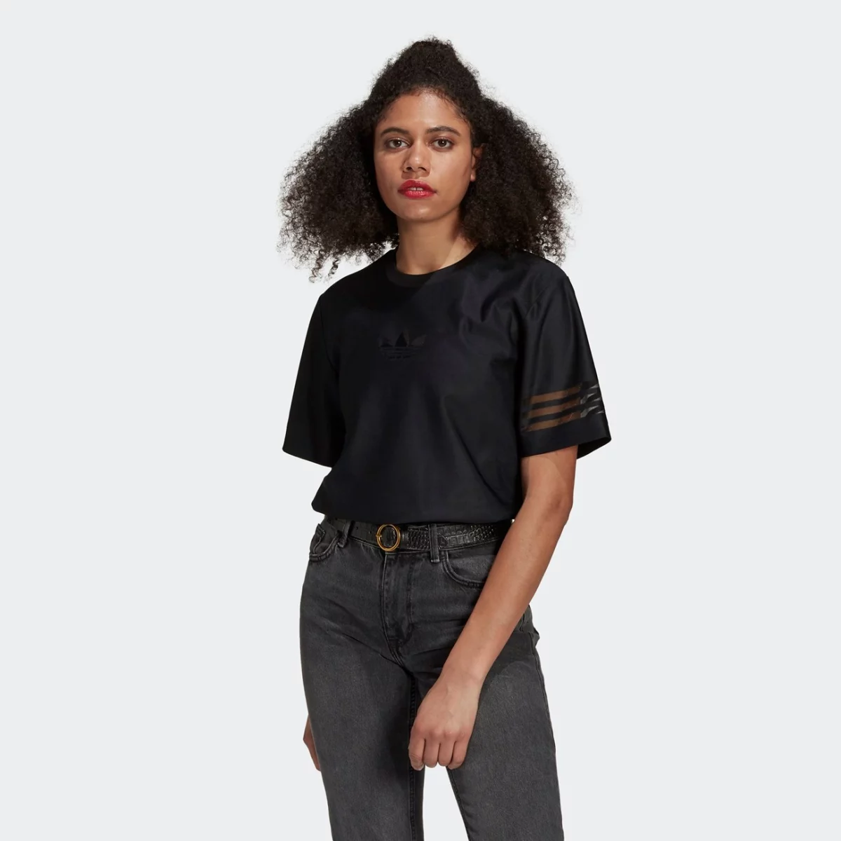 gn3208_app_on-model_standard_gradient-huge-6657567419d97