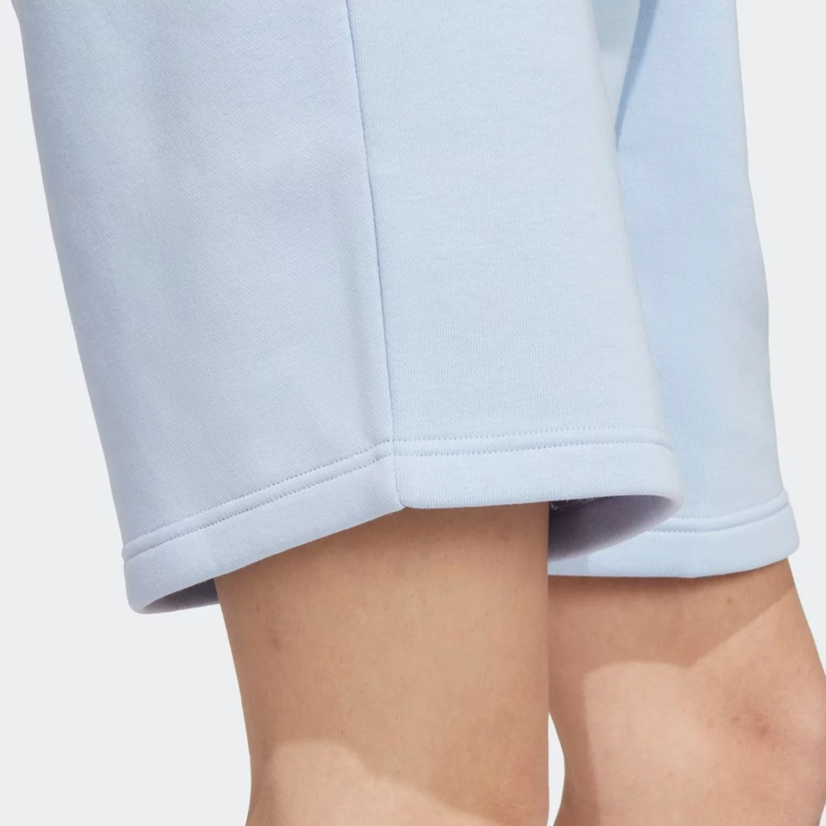 ib2017_7_apparel_on-model_detail-view-2_grey-huge-6657a1bdebd5b