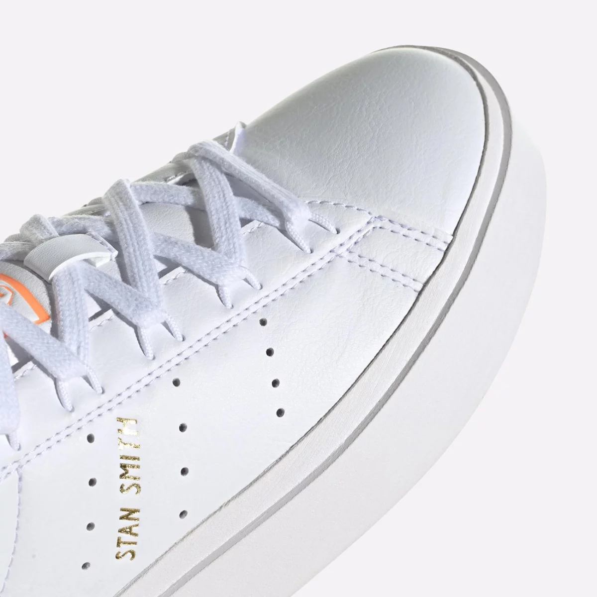 gy9342_8_footwear_photography_detail-view-1_transparent-huge-66581f769f724