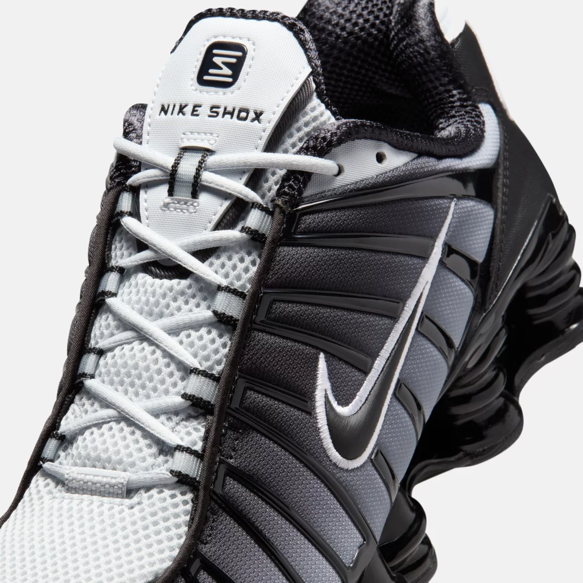 698c3aa22daa2nike_shox_TL_andrika_sneakers_2_