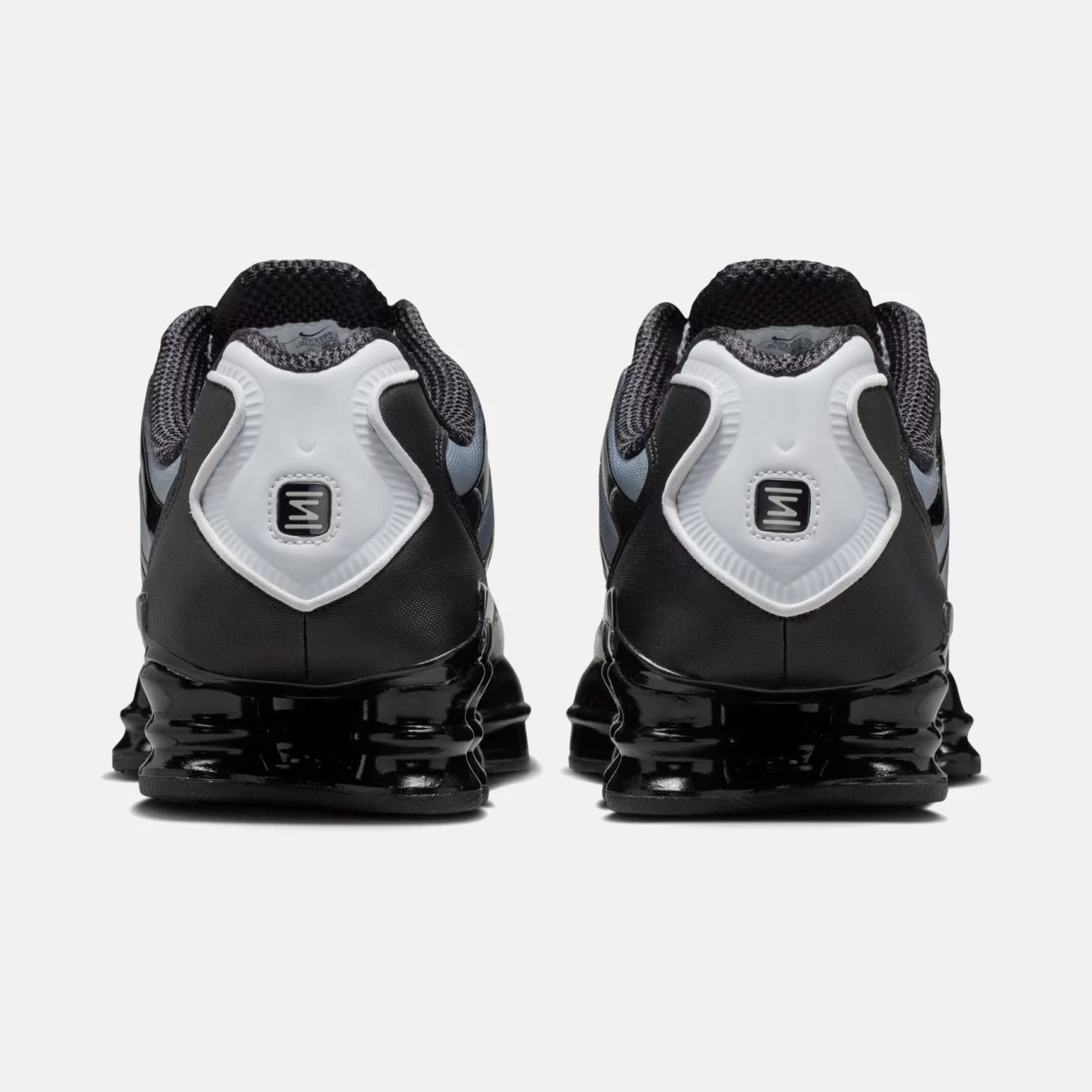 698c3aa515631nike_shox_TL_andrika_sneakers_3_