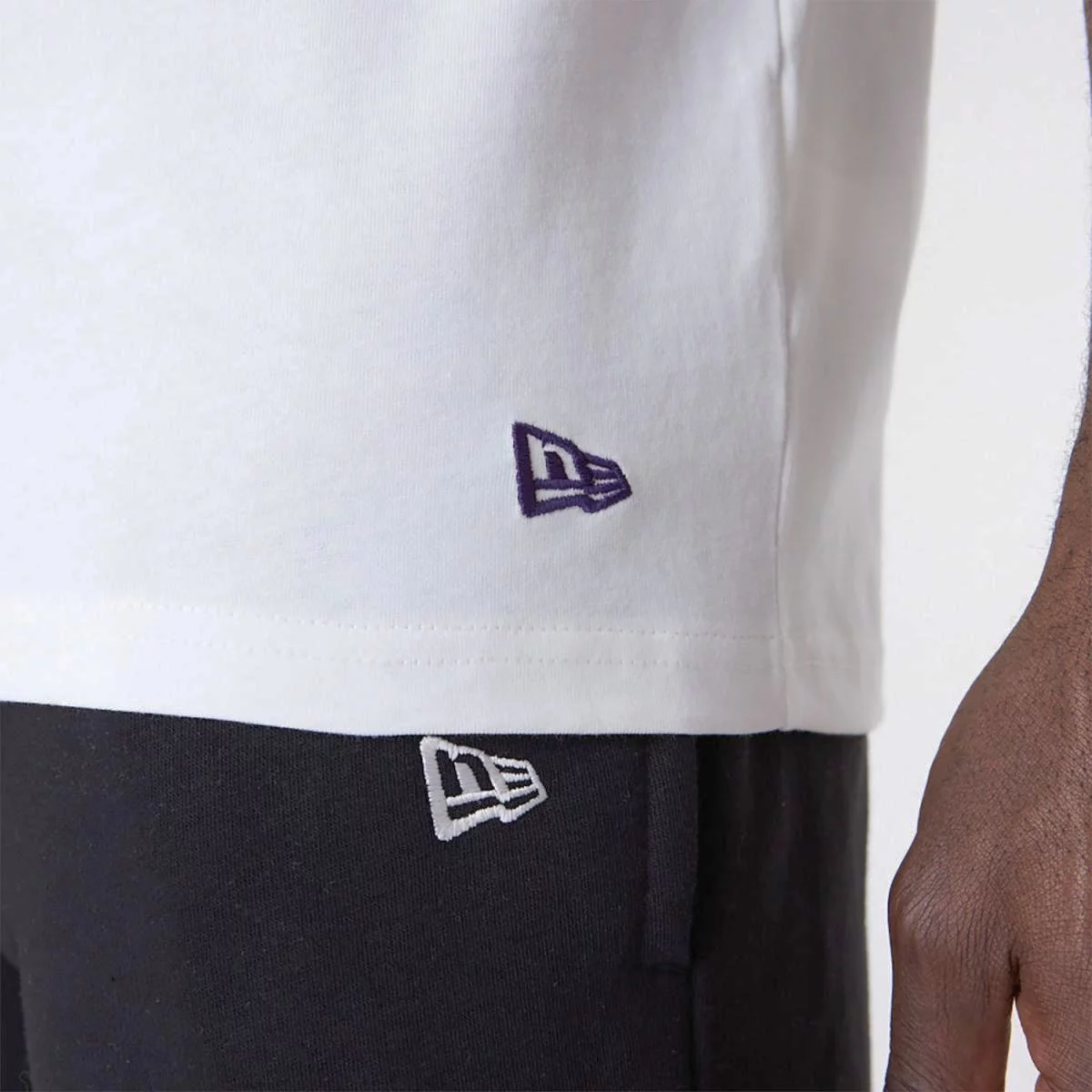 6785033822e8ala_lakers_nba_arch_graphic_white_oversized_t_shirt_60502585_back