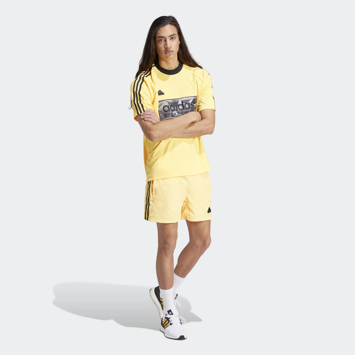 67b5bf411f25bIS1536_6_APPAREL_On_Model_Walking_View_grey