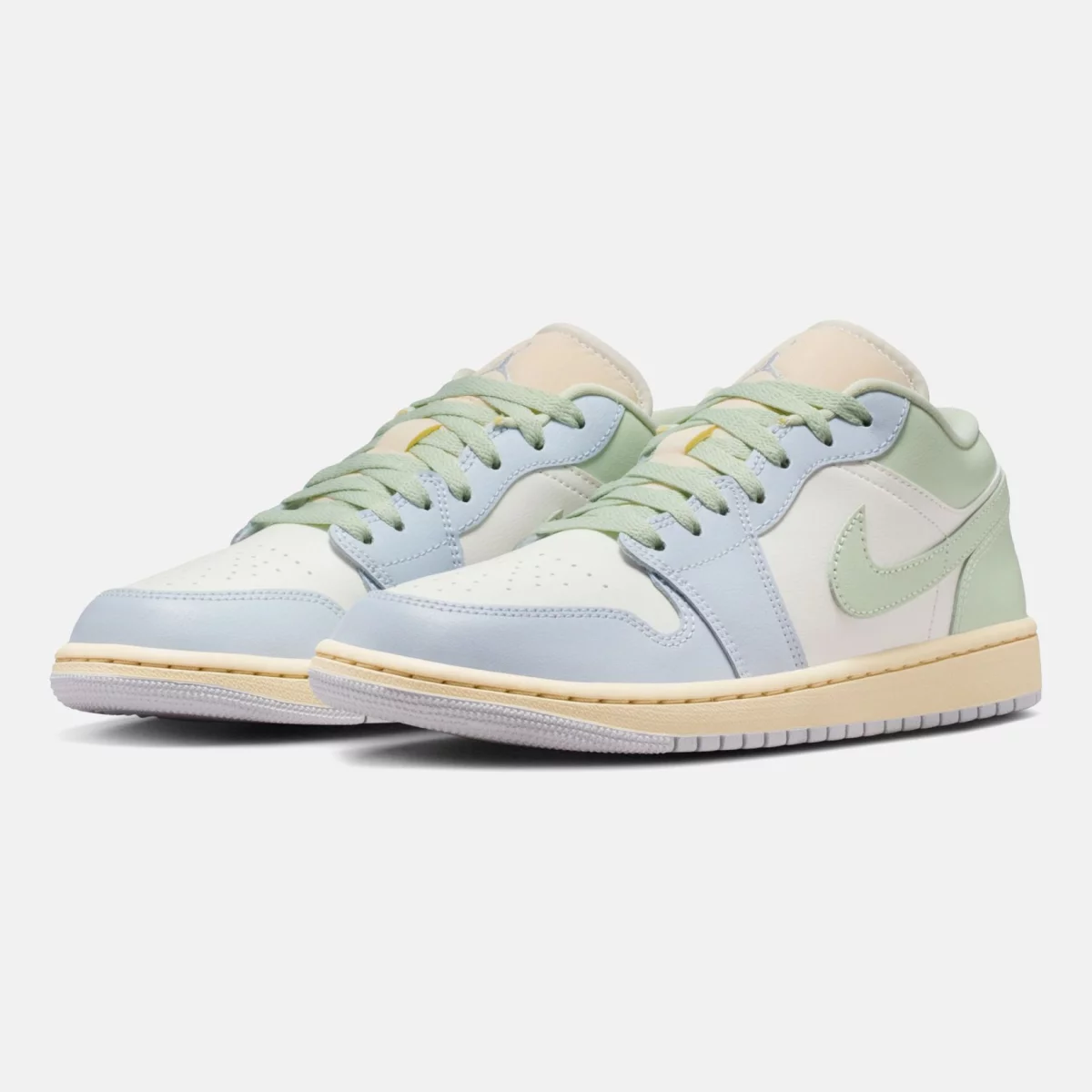 698d93e32abe7air_jordan_1_low_gynaikeia_sneakers_4_