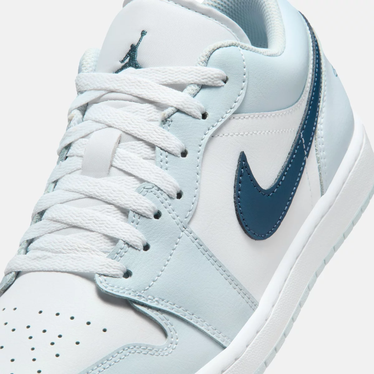 69b7f173d4051Jordan_Air_Jordan_1_Low_andrika_sneakers_6_