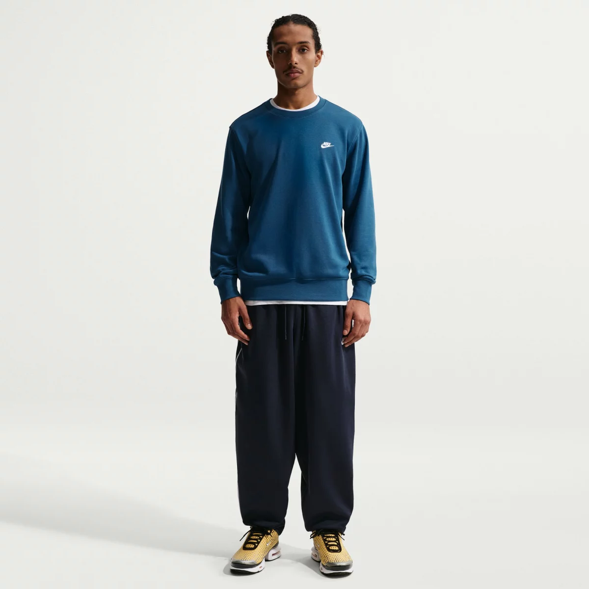 69943d2a7d5c2nike_club_french_terry_crew_andriko_fouter_4_