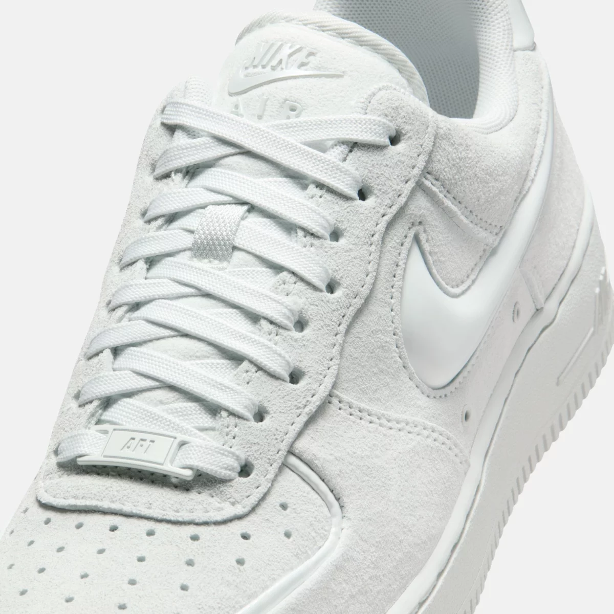 698c5a4a523aenike_air_force_1_07_gynaikeia_sneakers_2_