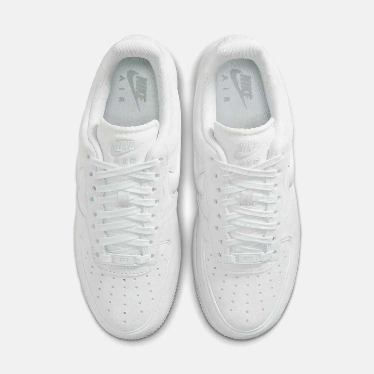 698c5a504f5b1nike_air_force_1_07_gynaikeia_sneakers_5_