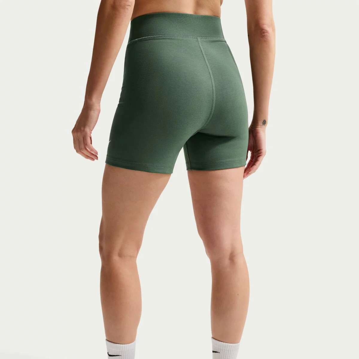 69986e3b7b48anike_sportswear_classic_biker_gynaikeio_kolan_shorts_2_