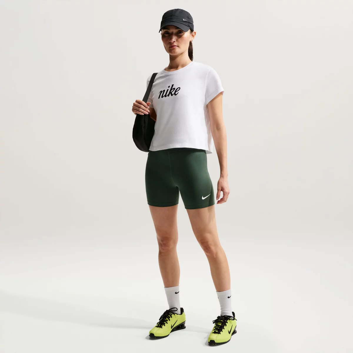 69986e3f0f5aanike_sportswear_classic_biker_gynaikeio_kolan_shorts_4_