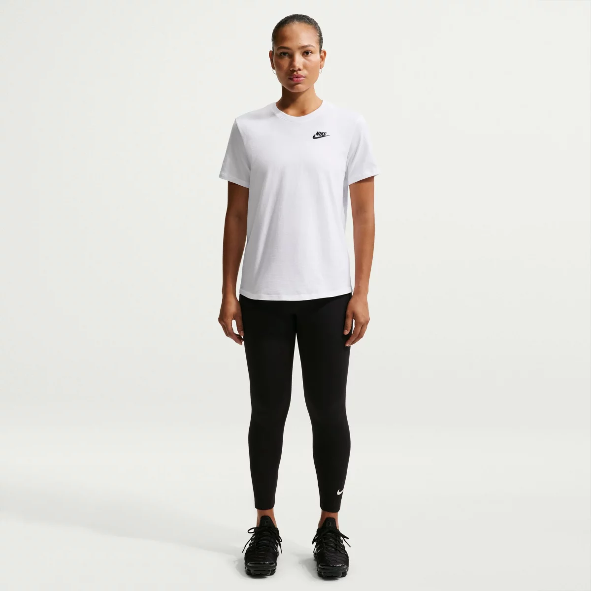 Nike - Nike Sportswear Club Essentials Γυναικείο T-shirt