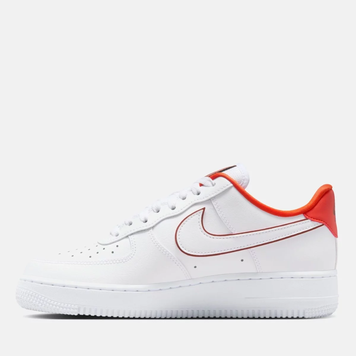 698c56703b978nike_air_force_1_07_essential_gynaikeia_sneakers_6_