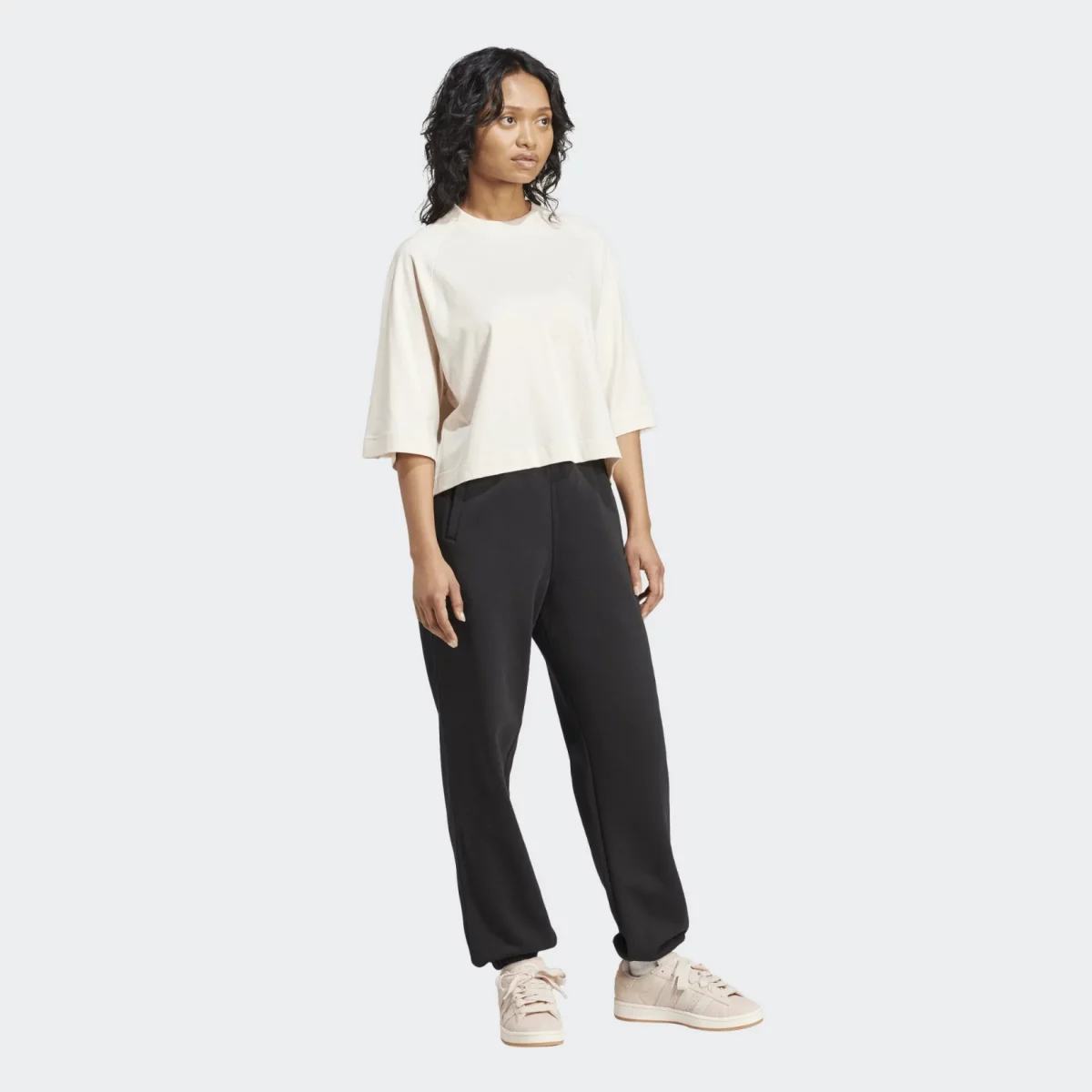 697b594e7f5ffadidas_Originals_essentials_fleece_loose_gynaikeio_panteloni_formas_4_