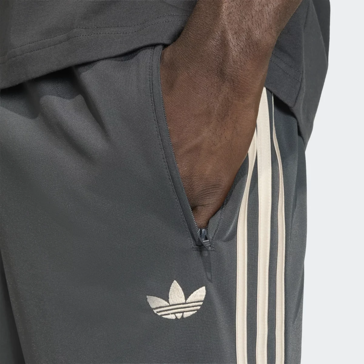 6989d3330d448adidas_Originals_adicolor_firebird_andriko_panteloni_formas_4_