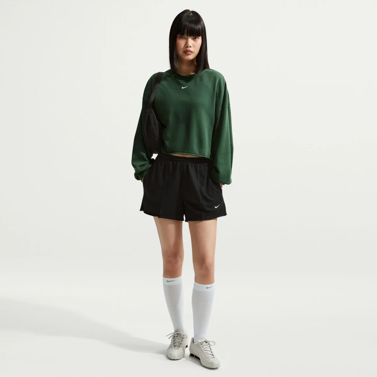 6995be8eae0afnike_sportswear_chill_terry_gynaikeio_shorts_4_